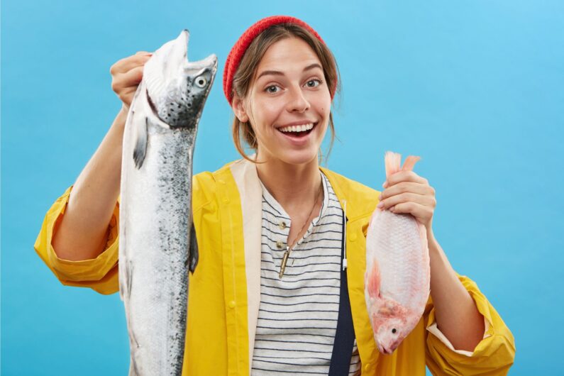 V omarici imaš najbrž stekleničko ribjega olja, ki si jo nekoč kupila in nanjo skoraj pozabila. Večina žensk omega-3 poveže z dodatkom za holesterol in nečim, kar redno jemlje njihova mama. Vloga omega-3 v menopavzi pa ima precej večji vpliv ...